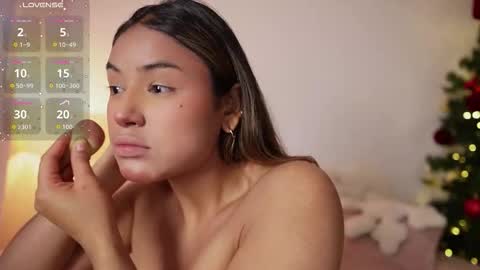 Snapshot of saraparisi_ chatting on 11/28/25, 10:45 Sara online show from 11/28/25, 10:45