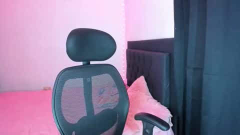 Sara  online show from 12/17/25, 05:57