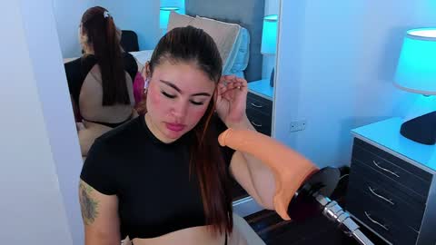 Snapshot of sararendon chatting on 04/08/26, 03:34 sararendon online show from 04/08/26, 03:34