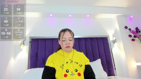 Snapshot of sarariley_ chatting on 02/07/25, 10:52 Sara online show from 02/07/25, 10:52