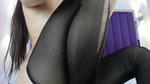 Snapshot of sarariley_ chatting on 02/19/25, 05:05 Sara online show from 02/19/25, 05:05