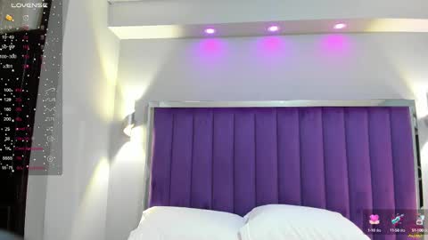 Snapshot of sarariley_ chatting on 09/22/25, 10:45 Sara online show from 09/22/25, 10:45