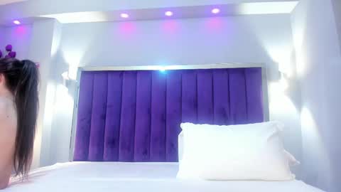 Snapshot of sarariley_ chatting on 10/14/25, 10:43 Sara online show from 10/14/25, 10:43