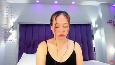 Snapshot of sarariley_ chatting on 10/15/25, 10:54 Sara online show from 10/15/25, 10:54