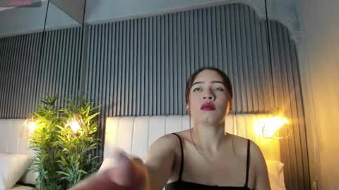 Snapshot of sarariley_ chatting on 11/10/25, 10:53 Sara online show from 11/10/25, 10:53