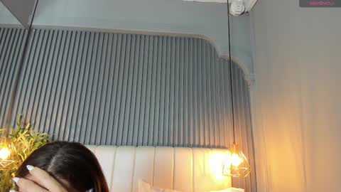 Snapshot of sarariley_ chatting on 11/19/25, 10:32 Sara online show from 11/19/25, 10:32