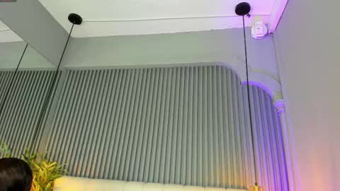 Snapshot of sarariley_ chatting on 12/13/25, 10:48 Sara online show from 12/13/25, 10:48