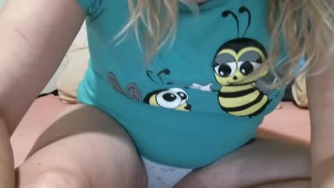 Snapshot of sarasexx33 chatting on 06/30/26, 11:39 sarasexx33 online show from 06/30/26, 11:39