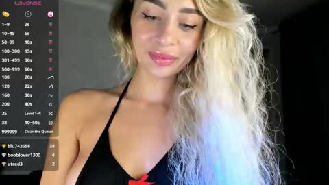 Snapshot of sarashineee chatting on 10/21/25, 08:31 Sara online show from 10/21/25, 08:31