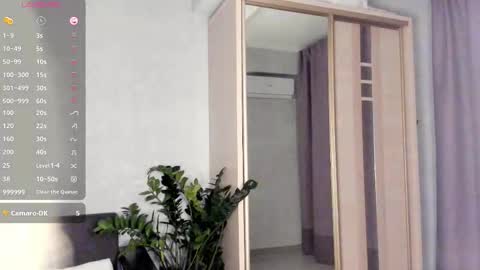 Snapshot of sarashineee chatting on 10/23/25, 08:18 Sara online show from 10/23/25, 08:18