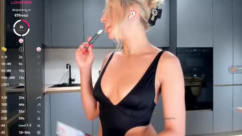 Snapshot of sarashineee chatting on 06/24/26, 01:59 Sara online show from 06/24/26, 01:59