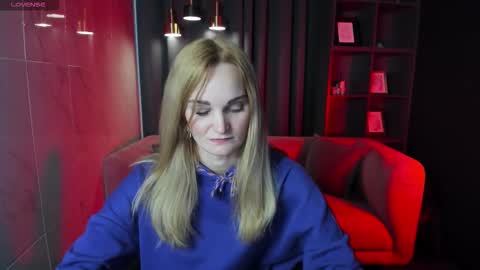 Snapshot of sarasubtlety chatting on 09/30/25, 01:27 Sara online show from 09/30/25, 01:27