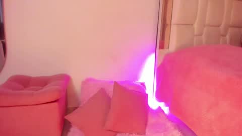 Snapshot of saratorresxx chatting on 02/19/25, 02:55 Sara online show from 02/19/25, 02:55