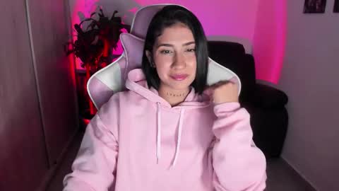 Snapshot of saratukkerr chatting on 10/26/25, 06:41 saratukkerr online show from 10/26/25, 06:41