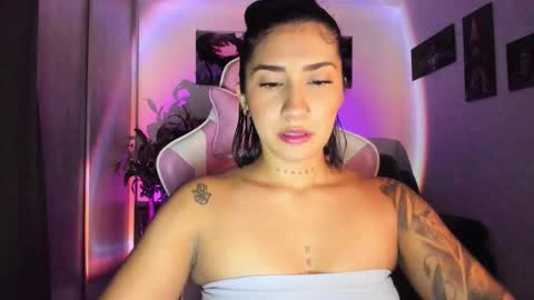 Snapshot of saratukkerr chatting on 11/21/25, 06:12 saratukkerr online show from 11/21/25, 06:12