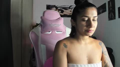 Snapshot of saratukkerr chatting on 11/22/25, 07:07 saratukkerr online show from 11/22/25, 07:07