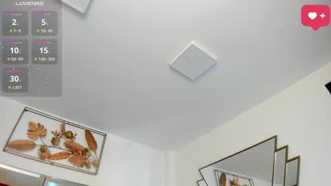 Snapshot of sarawagner_ chatting on 09/19/25, 07:14      online show from 09/19/25, 07:14