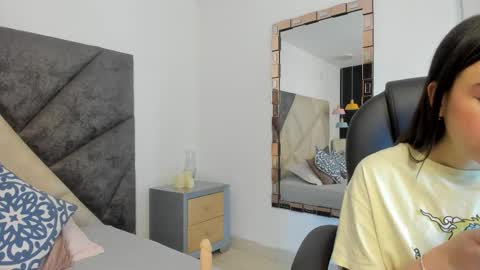 Snapshot of sarawagner_ chatting on 09/26/25, 07:07      online show from 09/26/25, 07:07