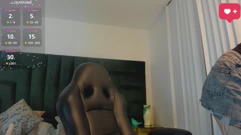 Snapshot of sarawagner_ chatting on 09/30/25, 06:57      online show from 09/30/25, 06:57