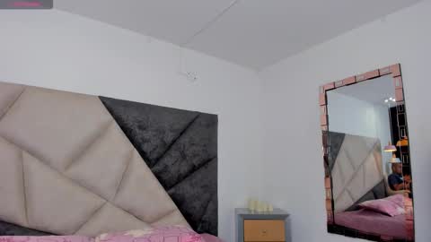 Snapshot of sarawagner_ chatting on 12/02/25, 11:56 online show from 12/02/25, 11:56