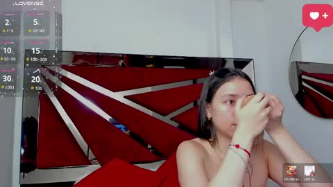 Snapshot of sarawagner_ chatting on 05/12/26, 12:52 online show from 05/12/26, 12:52
