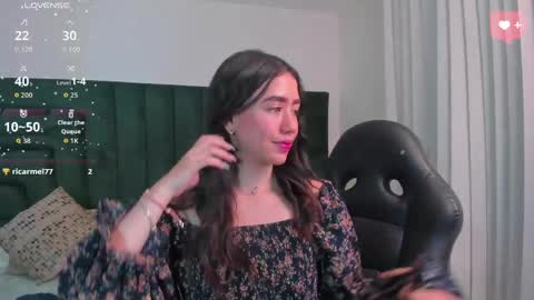 Snapshot of sarawagner_ chatting on 05/22/26, 12:18 online show from 05/22/26, 12:18