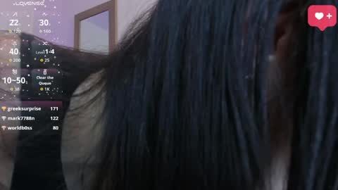 Snapshot of sarawagner_ chatting on 05/26/26, 12:06 online show from 05/26/26, 12:06