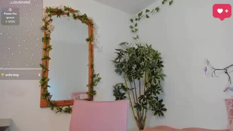 Snapshot of sarawagner_ chatting on 05/29/26, 01:47 online show from 05/29/26, 01:47