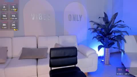 Sara Winstone online show from 03/12/25, 11:33