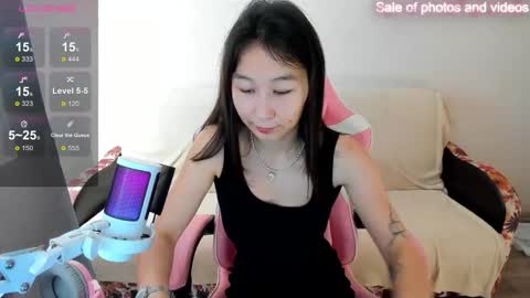 Snapshot of saraxray chatting on 09/27/25, 03:44 Sara online show from 09/27/25, 03:44
