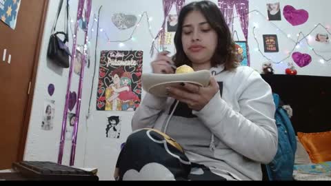 Snapshot of saray_extrovert1 chatting on 12/26/24, 11:32 Sara Jimenez online show from 12/26/24, 11:32