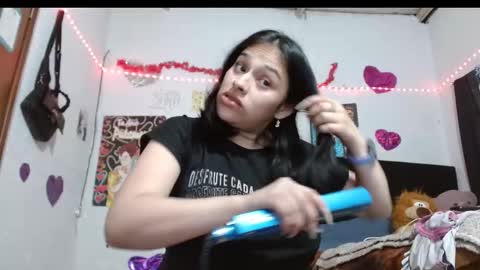 Snapshot of saray_extrovert1 chatting on 10/05/25, 01:26 Sara Jimenez online show from 10/05/25, 01:26