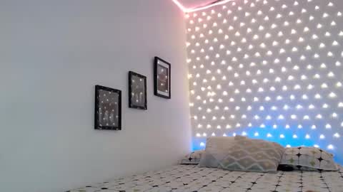 sarayander online show from 12/17/24, 10:54