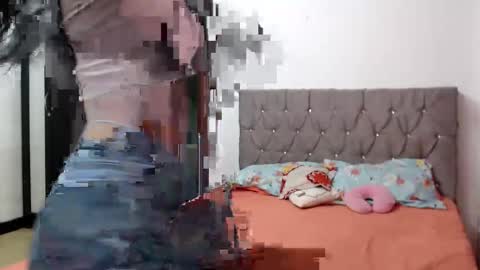 Snapshot of sarayliz1 chatting on 10/17/25, 12:14 sarayliz1 online show from 10/17/25, 12:14