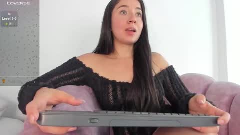 ailyn saray online show from 10/29/25, 04:09