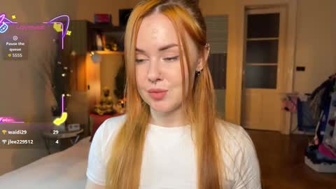 Snapshot of sargonium909 chatting on 10/28/25, 06:54 Veronika online show from 10/28/25, 06:54