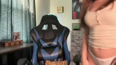 Snapshot of sariaaahh chatting on 02/07/25, 09:26 sariaaahh online show from 02/07/25, 09:26