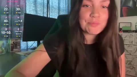 Snapshot of sariaaahh chatting on 11/21/25, 06:06 sariaaahh online show from 11/21/25, 06:06