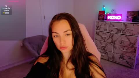 Snapshot of sariaaahh chatting on 01/18/26, 06:01 sariaaahh online show from 01/18/26, 06:01