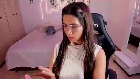 Snapshot of sarima420 chatting on 10/08/25, 09:12 Sarima and Leo online show from 10/08/25, 09:12