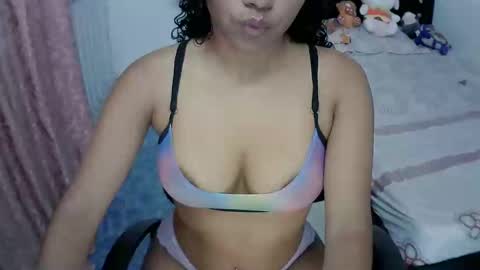 Snapshot of sarisha__ chatting on 12/28/24, 02:33 Sarisha online show from 12/28/24, 02:33