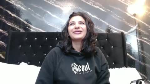 Sara online show from 05/06/26, 05:14