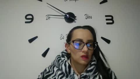 Snapshot of sarita_start chatting on 11/18/25, 01:44 sarita_start online show from 11/18/25, 01:44