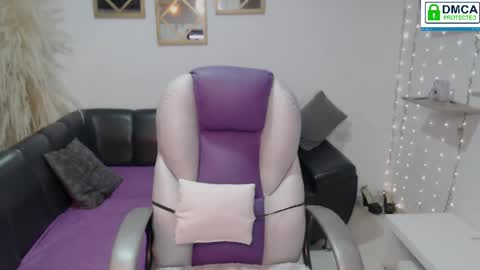 Snapshot of saritaprincess chatting on 04/10/26, 01:22 Sara online show from 04/10/26, 01:22