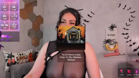 Snapshot of saritas_ chatting on 10/30/25, 11:16 SARA online show from 10/30/25, 11:16