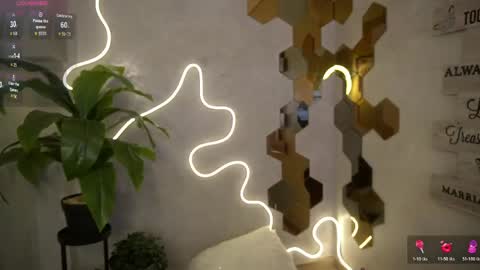 Snapshot of saritas_ chatting on 04/04/26, 12:53 SARA online show from 04/04/26, 12:53