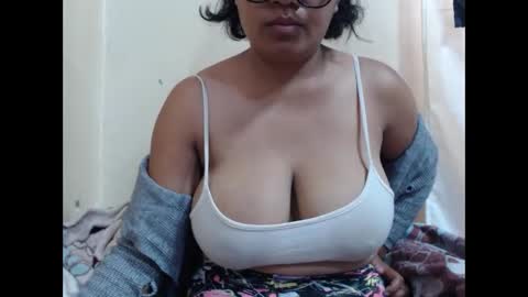 Snapshot of saronette chatting on 03/27/26, 10:37 saronette online show from 03/27/26, 10:37