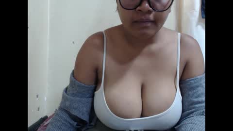 Snapshot of saronette chatting on 04/01/26, 04:57 saronette online show from 04/01/26, 04:57