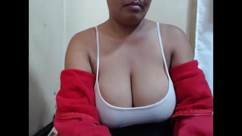 Snapshot of saronette chatting on 04/10/26, 10:42 saronette online show from 04/10/26, 10:42