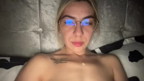 Snapshot of sarrah_rossy chatting on 01/04/25, 01:10 Sarrah online show from 01/04/25, 01:10